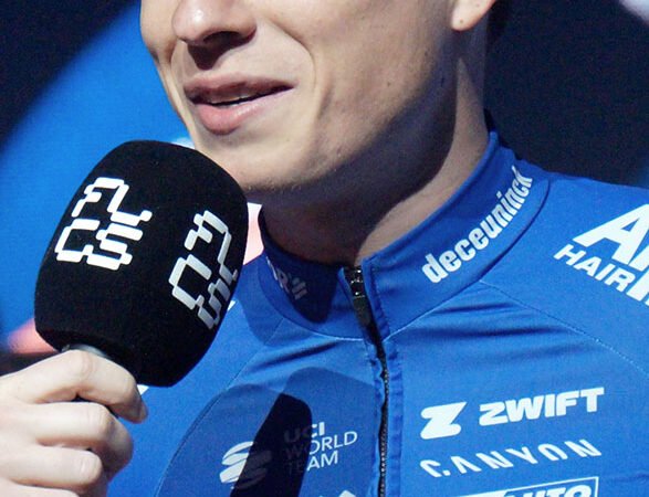 Jasper Philipsen met zijn vriendin Melanie Peetermans